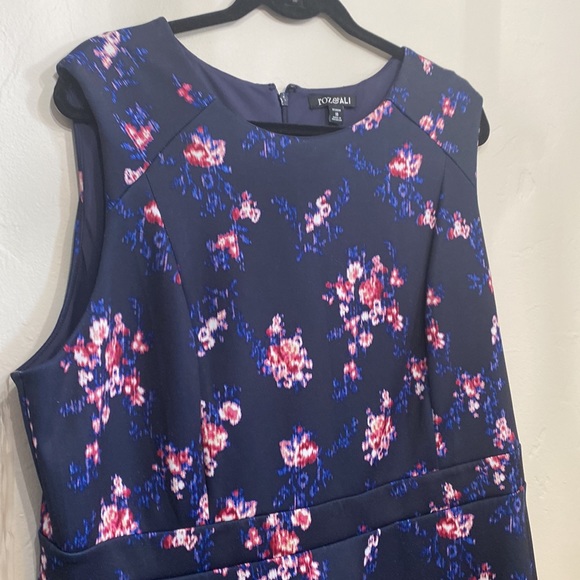 Dress - Picture 2 of 12